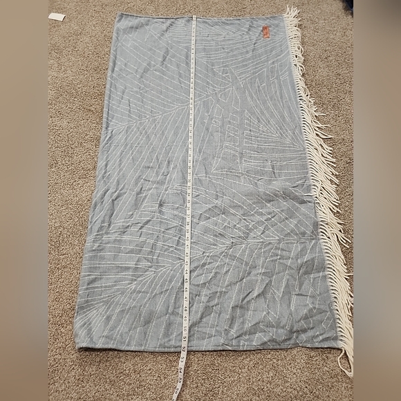 Thula Tula 51 x 67 Blue & White leaf print with white rope fringe blanket - Picture 4 of 6